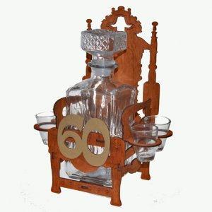 Königlicher Sessel mit Flasche und Wunderkerzen zum 60. Geburtstag
