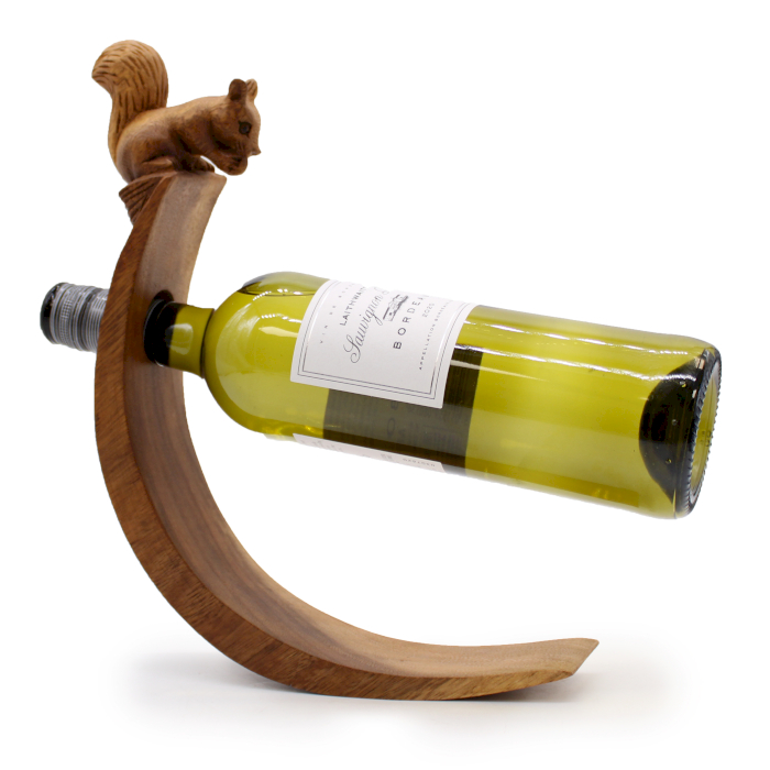 Weinregal aus Holz - Eichhörnchen