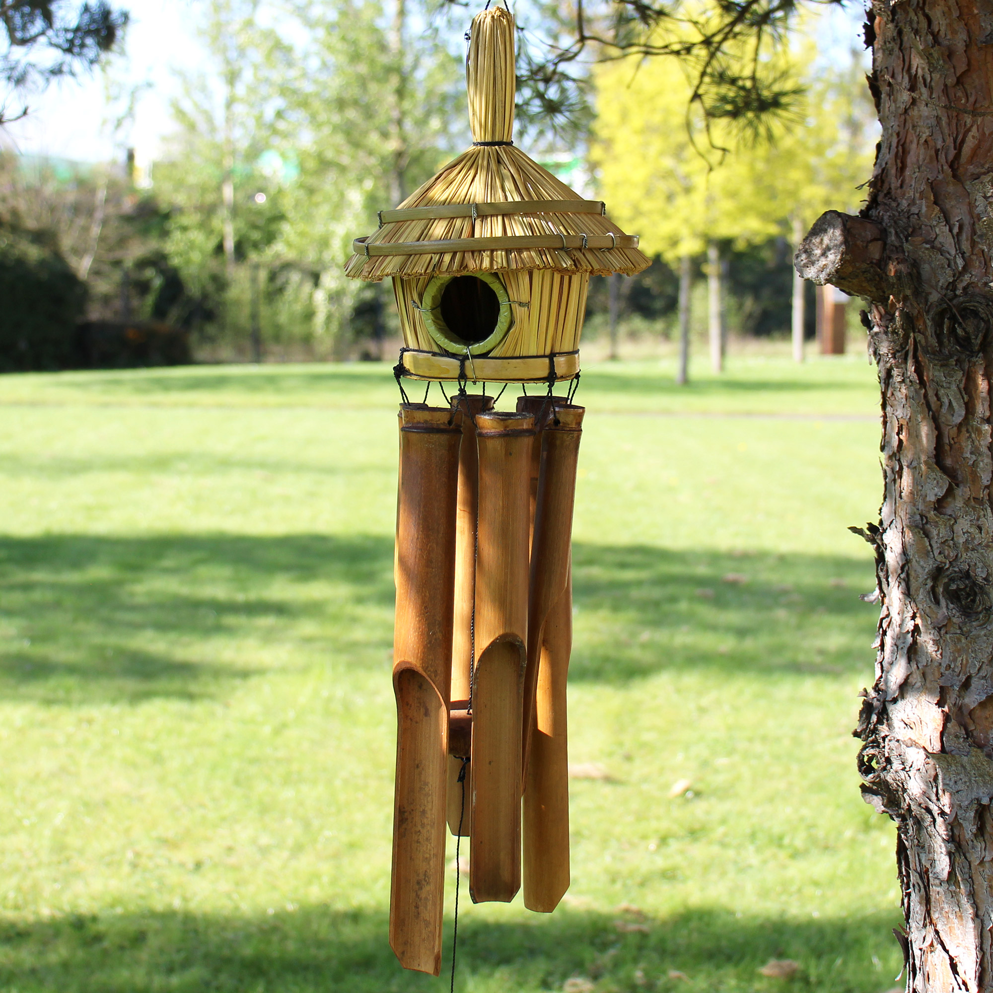 Vogelhaus aus Seegras mit Windspiel 45 x 17 cm